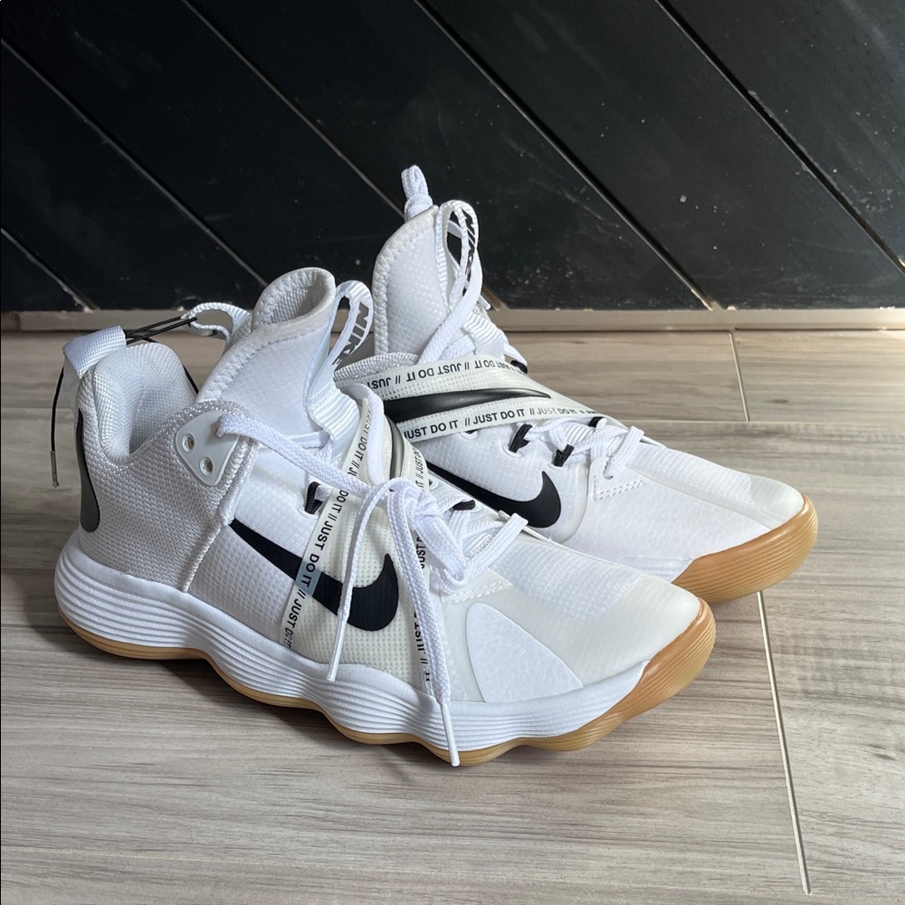 🆕Nike React HyperSet indoor court shoes. White/Black, size men’s 5.5, women’s 7